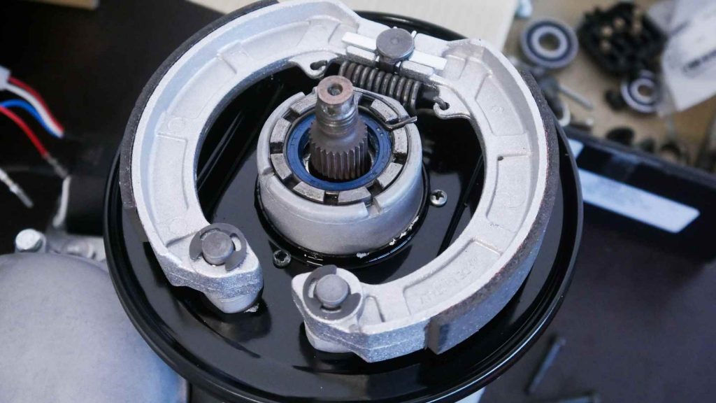 Bremsen Bremsbeläge Vespa Sprint 150 Motor neu montiert