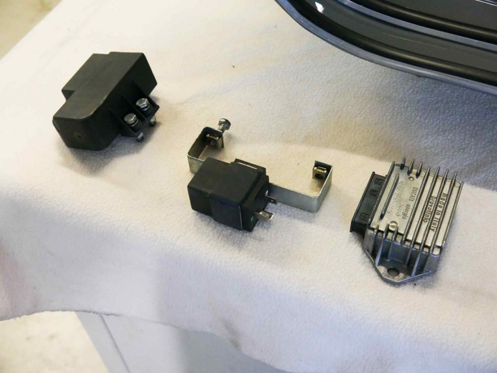 Vespa PK 50 elektrische Bauteile Regler Blinkgeber Hupengleichrichter