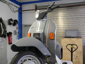 Vespa PK 50 während der Restauration