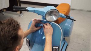 Emblem Vespa anbringen PK Piaggio