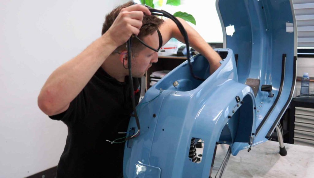 Kabelbaum weiter nach hinten ziehen Vespa PK