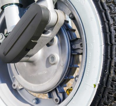Komplett überholte Schwinge Vespa PK50 Weißwandreifen