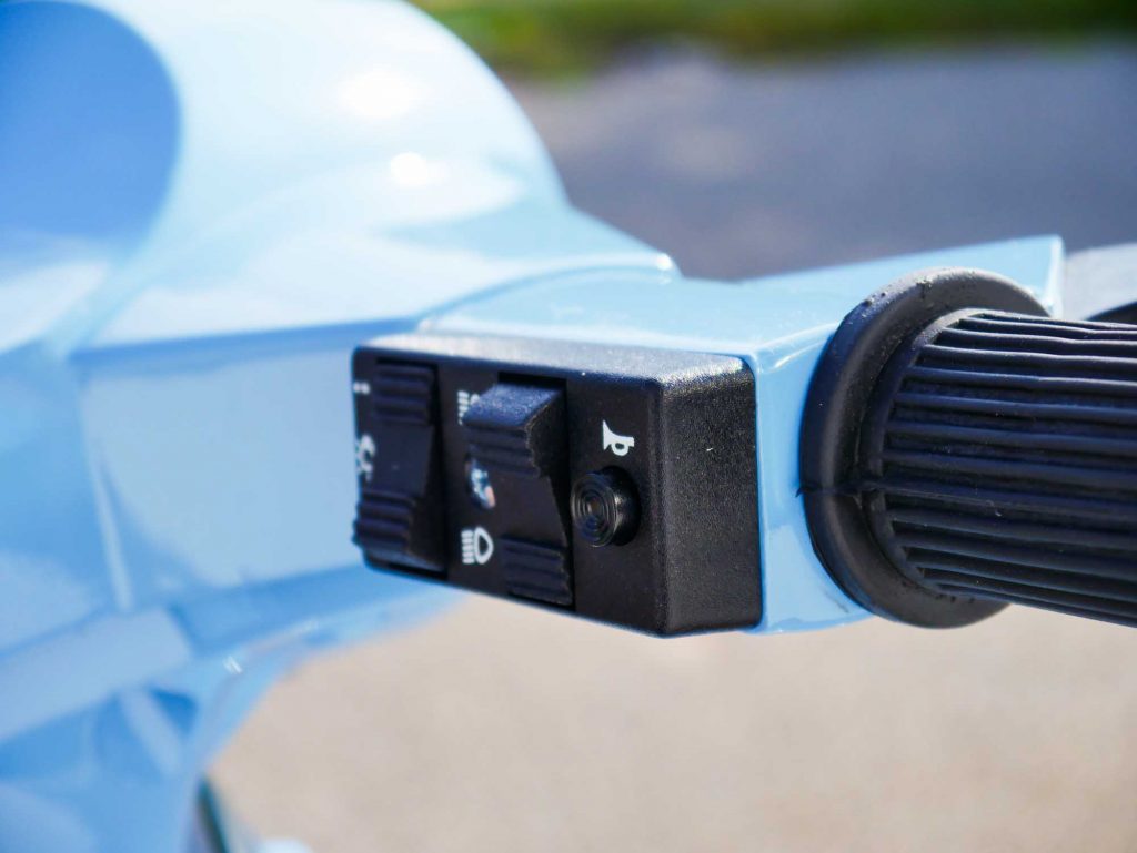 Lichtschalter an Lenker Vespa PK50 Pastellblau blau