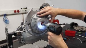 Vespa PK Motor Polrad festschrauben