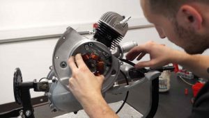 Vespa PK Motor Zündgrundplatte einbauen