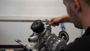 Vespa PK Motor Zylinder festschrauben