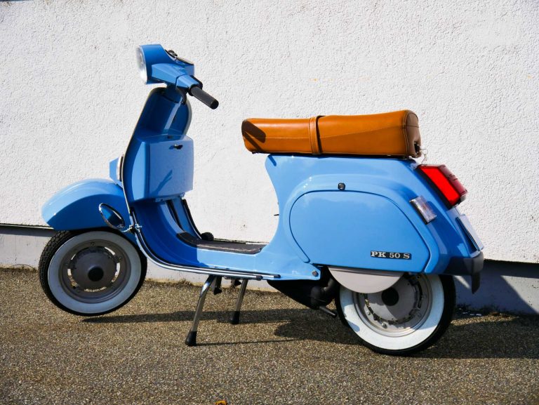 Vespa PK50S Pastellblau mit brauner Sitzbank